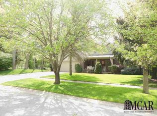 1181 Thornapple St, Temperance, MI 48182