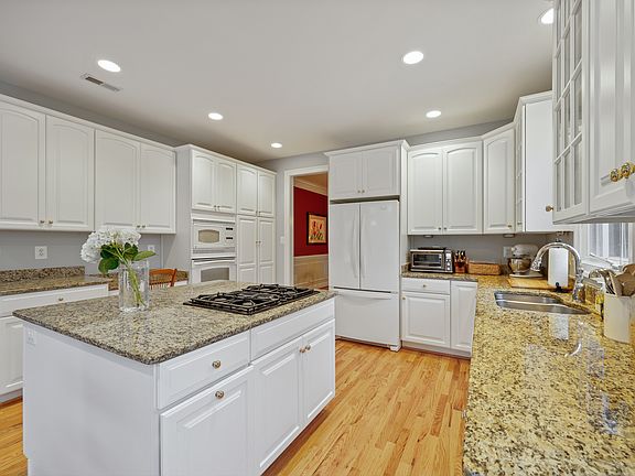 5th image of 8807 Ridge Rd