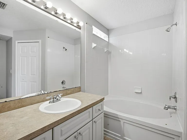 10310 Lakeside Vista Dr — Photo 8