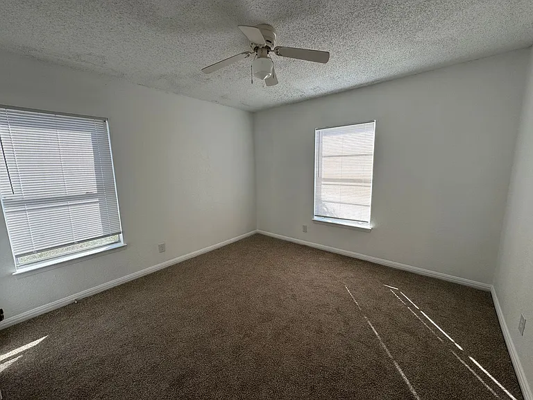 805 W Dean Ave — Photo 11
