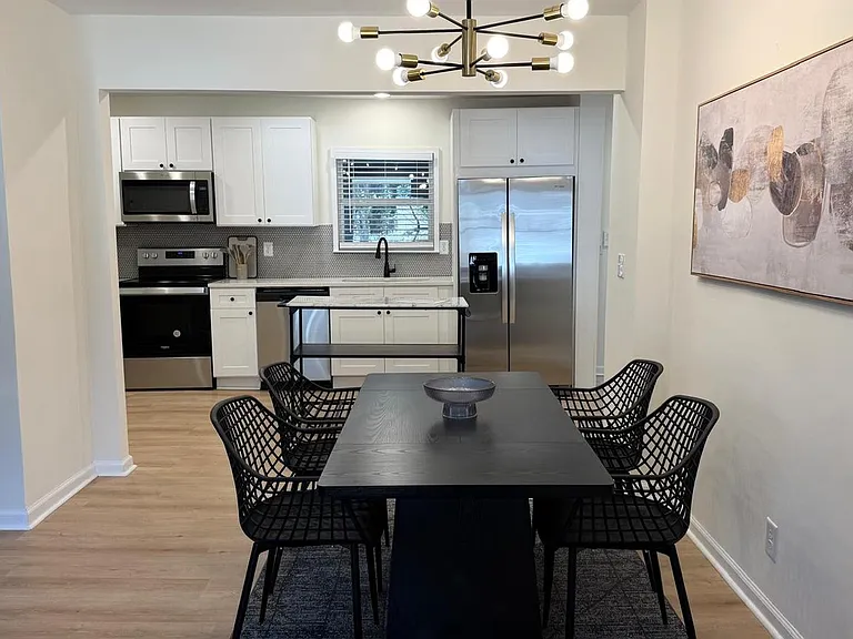 Venetian Dr SW — Photo 4