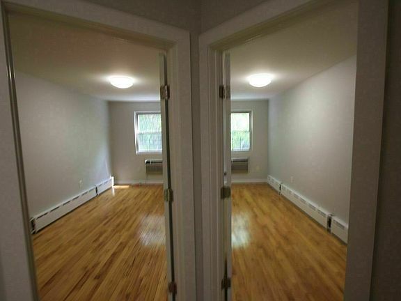 4th image of 572 Bainbridge St #2A