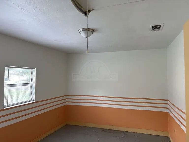 820 Michelle Dr — Photo 11