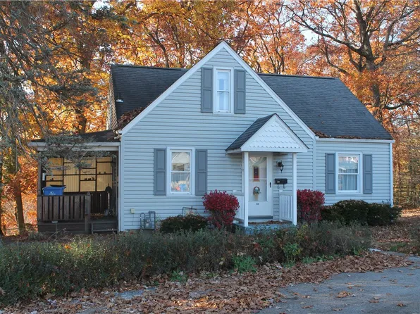100 Florida Dr, Lower Burrell, PA 15068