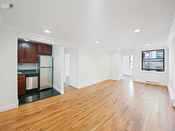 3rd image of 525 W 49th St APT 4F