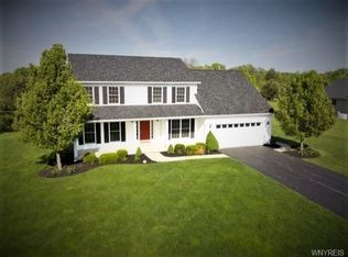 46 Hilltowne Dr, Orchard Park, NY 14127