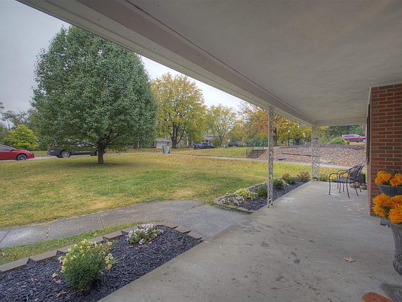 4th image of 11 Marquette Dr