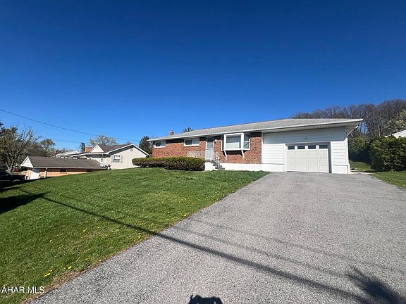 3rd image of 2220 Hixton Rd