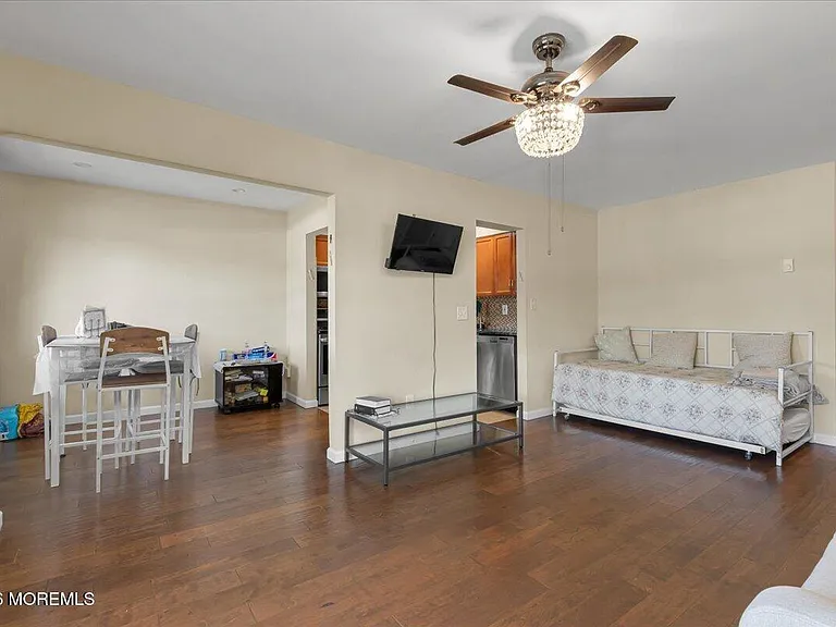 119 Avery Ave #J27 — Photo 2