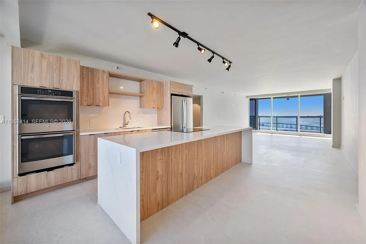Building Photo - 1541 Brickell Ave #B3503