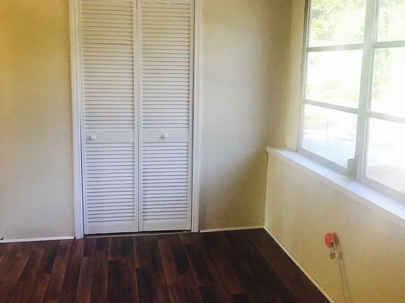 Possible 3rd bedroom/ or extra living area