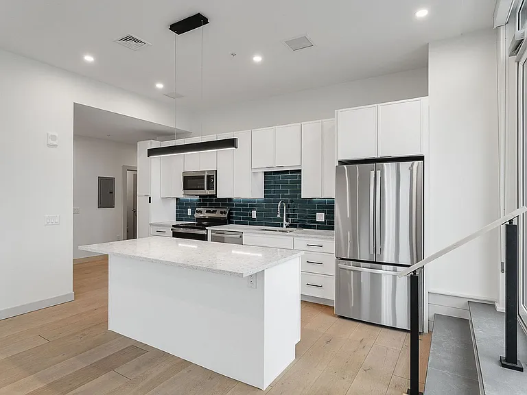 Bank Street Apartments at Burlington Square — Photo 55