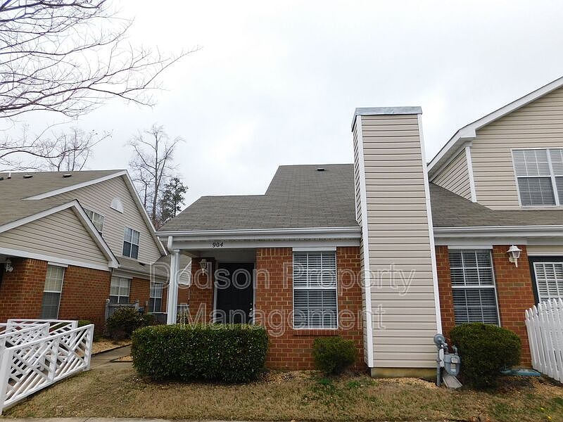 1st image of 904 Westgate Cir