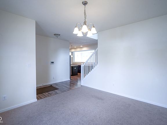 5th image of 1368 W Crystal Dr