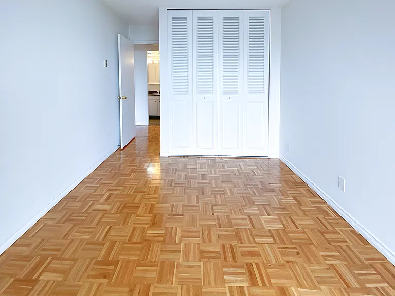 935 Marine Dr — Photo 19