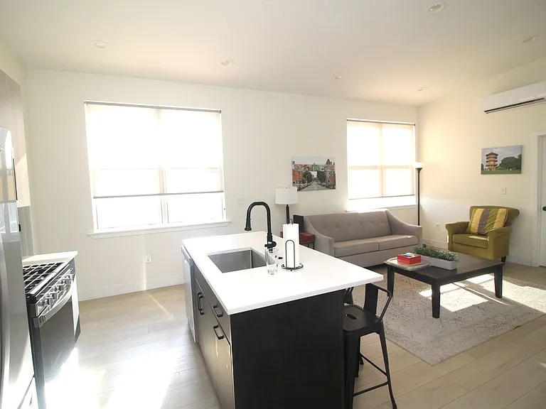 Modern and Sleek 611 S Fagley Street Apartments! — Photo 35