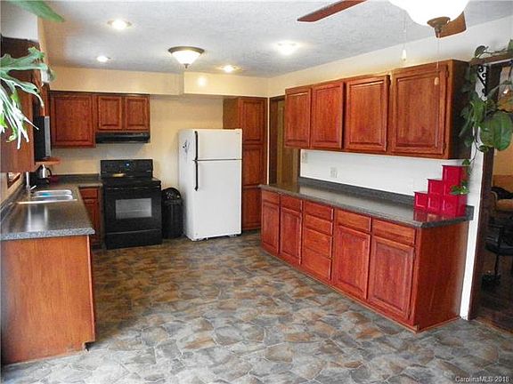 3rd image of 497 Mountain Haven Dr