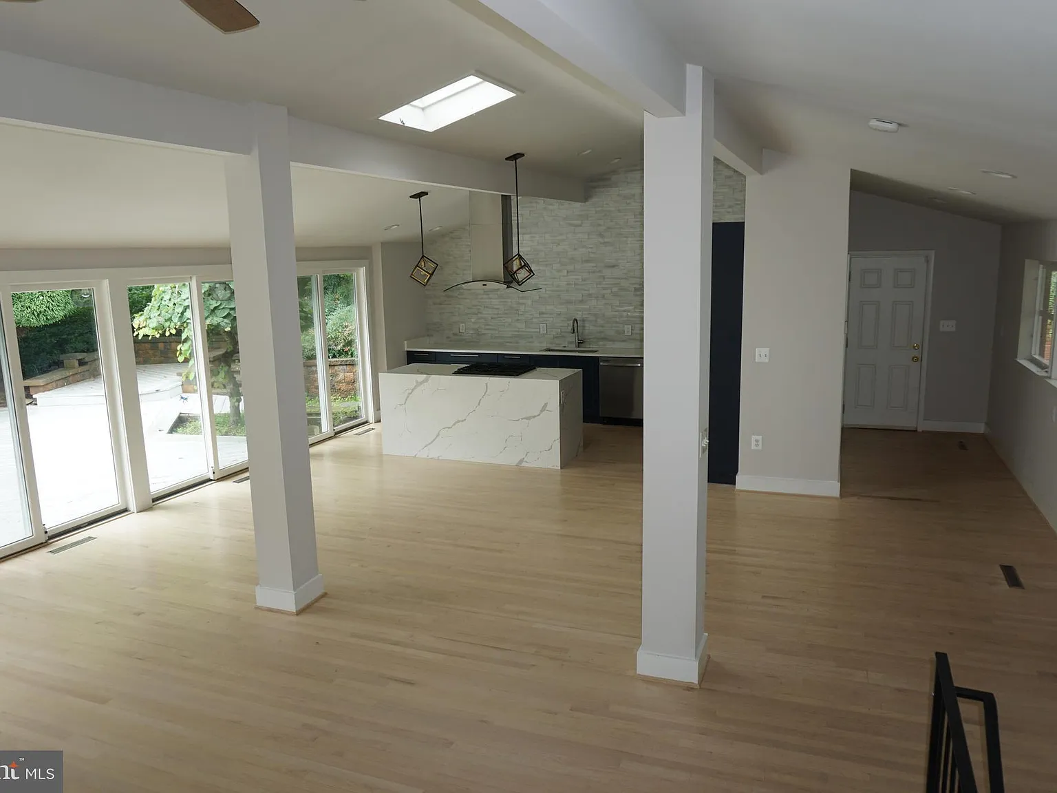 4 bed, 3.5 bath, 2865 sqft, $5,000 — Photo 1