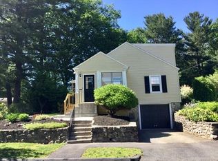 5 Sweetbriar Ln, Worcester, MA 01602
