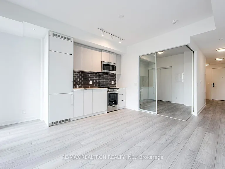 285 Dufferin St #303 — Photo 12