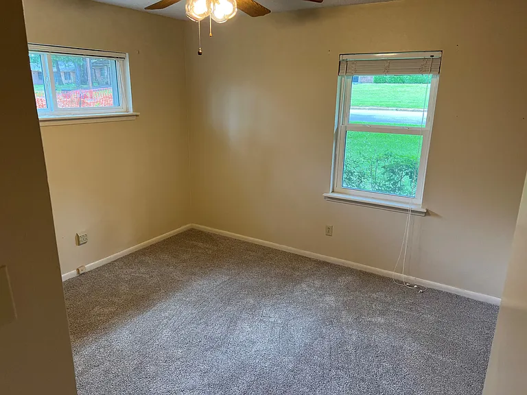 1918 Courtney Dr — Photo 20