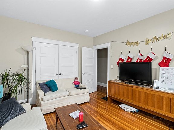 3rd image of 79 Saxton St #2