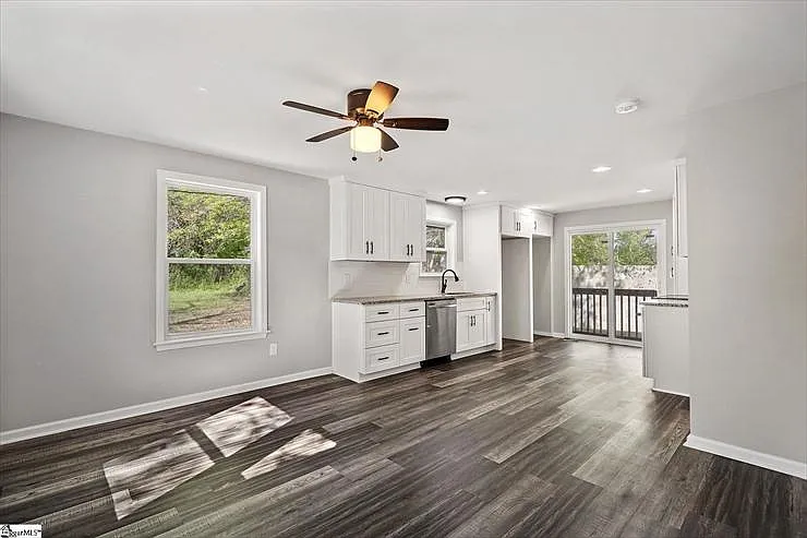 125 Dobbs St — Photo 6