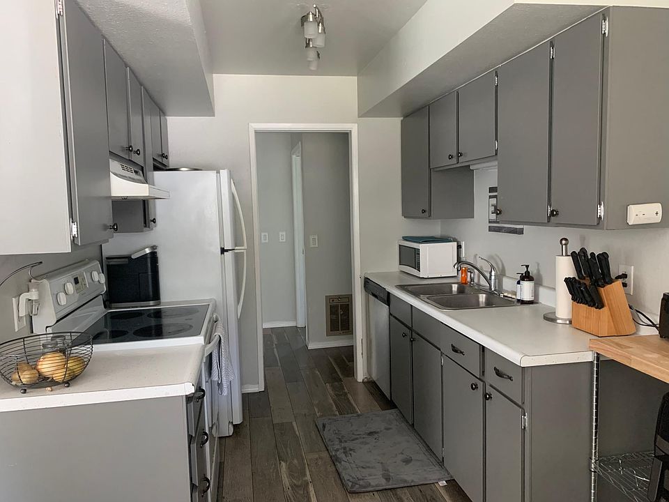 This photo does not show the new stainless steel refrigerator and stove top/range