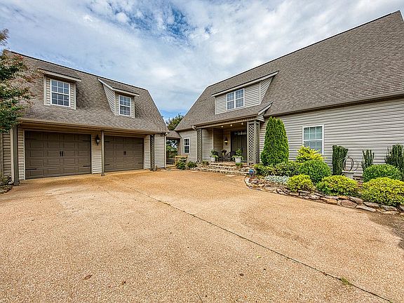 4th image of 375 Nelson Ln