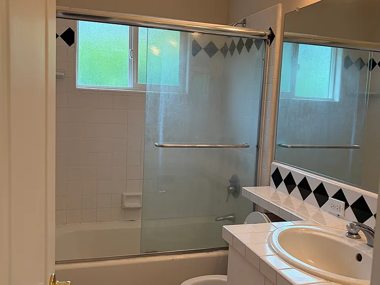 852 Pine Ave — Photo 20