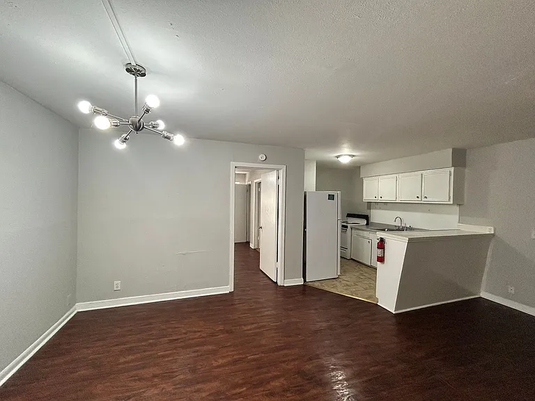 1419 Hyde Park — Photo 27