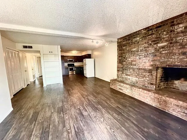 Building Photo - 1226 N Lbj Dr #3