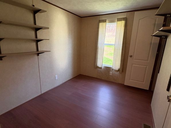 4081 Schumacher Hollow Rd SE