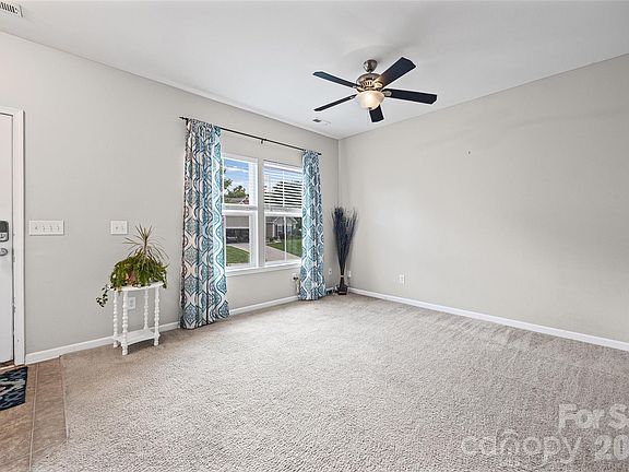 4th image of 3011 Rhododendron Pl