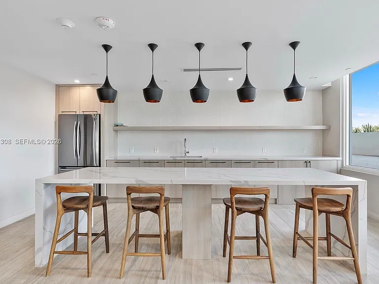 3411 Indian Creek Dr #LPH1401 — Photo 36