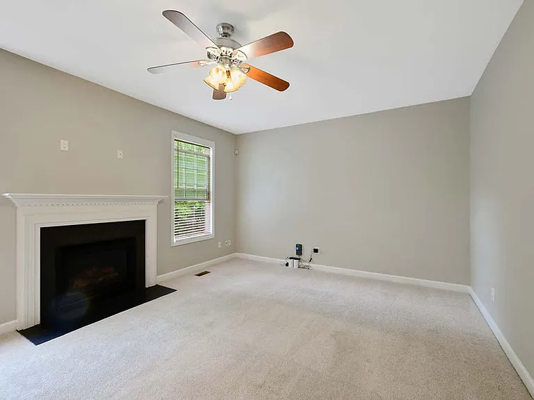 1408 Lindenberg Sq — Photo 10