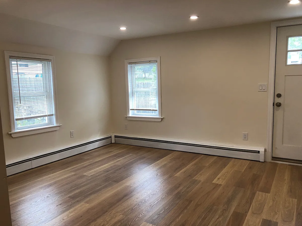 Building Photo - 37 Oak St #S2