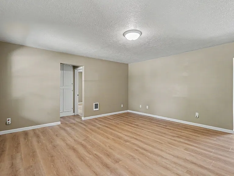 3080 Park Ave NE — Photo 8