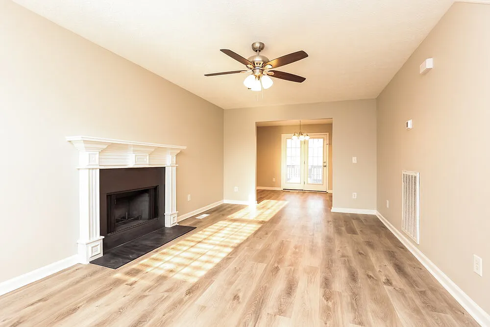 3 bed, 2.5 bath, 1476 sqft, $2,460 — Photo 4