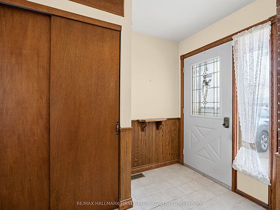 5th image of 548 Marksbury Rd