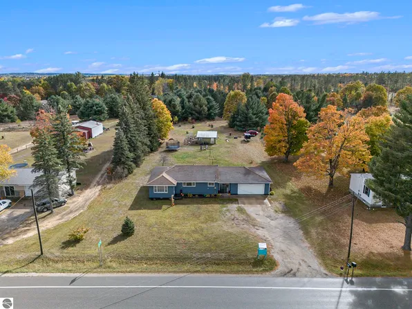 6914 E 34th Rd, Cadillac, MI 49601