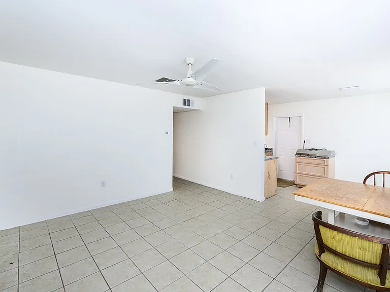 510 Sharon Cir — Photo 6