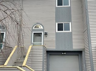 119 Iron Oak Cir, Liverpool, NY 13088