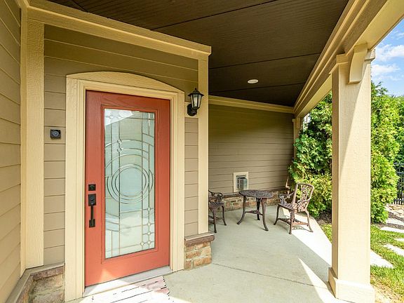 2nd image of 8330 Park Pl