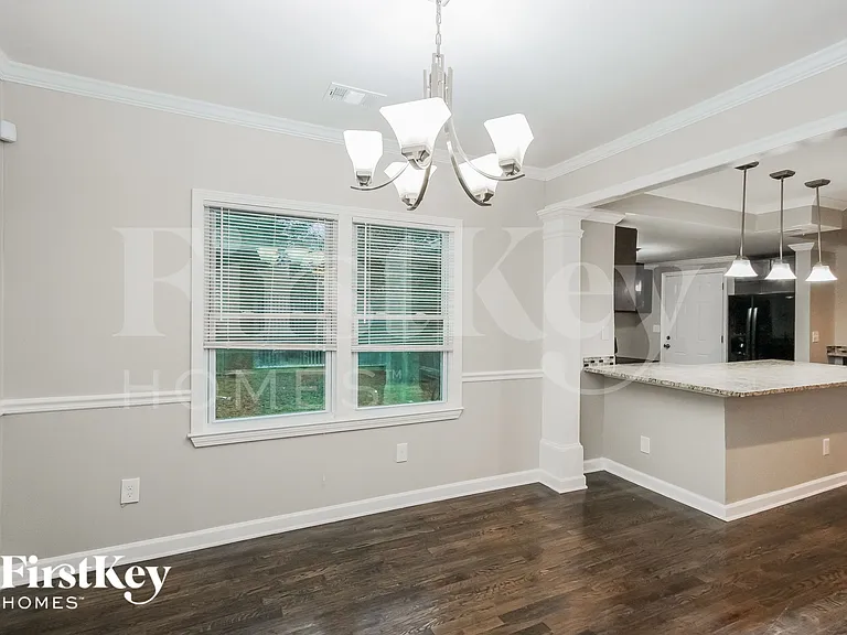 1648 Columbia Dr — Photo 7