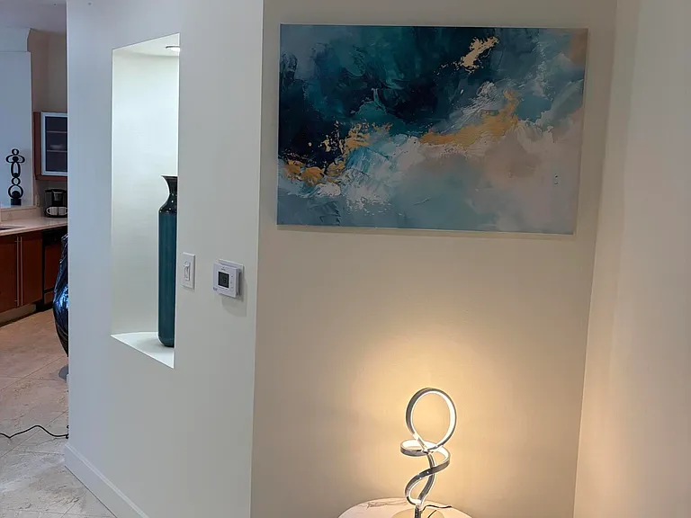 1551 N Flagler Dr — Photo 2