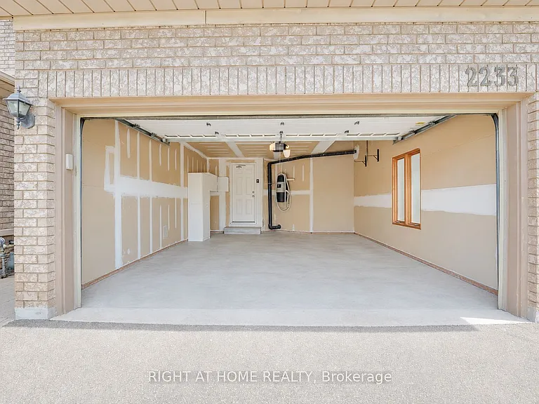 2233 Rockingham Dr — Photo 35