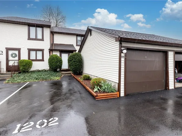1202 Charlesgate Cir, East Amherst, NY 14051