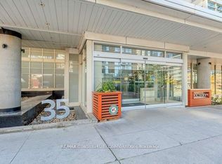 35 Mariner Ter #902, Toronto, ON M5V 3V9