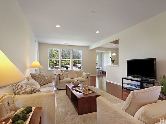 5th image of 3142 Ravinia Cir